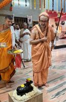 Jalabhisheka and Shodashopachar Puja by HH Swamiji at Shri Shivakrishna Mandir, Hubballi (26 Feb 2025)